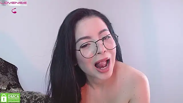 LauryMoons online show from 6, 4, 2026