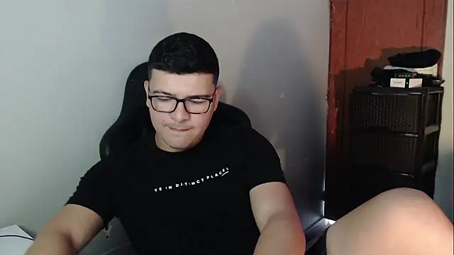 Snapshot of Plug_Control chatting on 8, 1, 2026 Plug Control online show from 8, 1, 2026