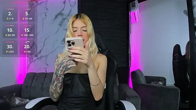 Snapshot of Courtney_gonet chatting on 4, 2, 2026 Courtney gonet online show from 4, 2, 2026