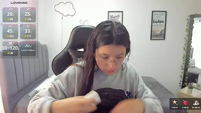 Snapshot of Amy_joones chatting on 8, 1, 2025 Amy joones online show from 8, 1, 2025