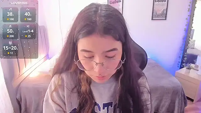 Snapshot of Amy_joones chatting on 8, 1, 2025 Amy joones online show from 8, 1, 2025