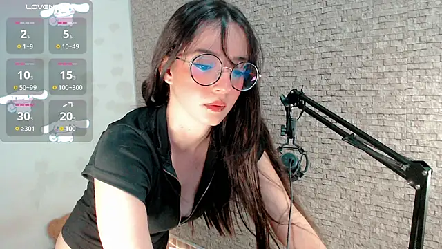 Snapshot of emma_unu chatting on 10, 7, 2026 emma unu online show from 10, 7, 2026