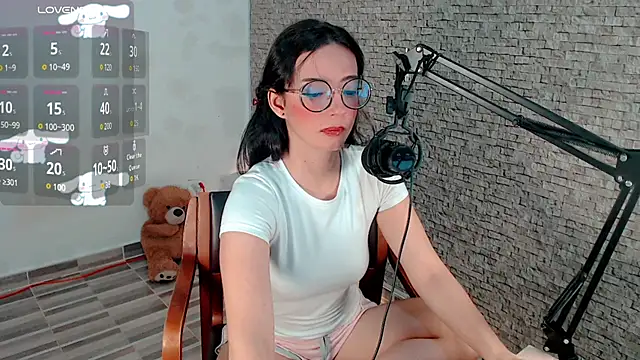 Snapshot of emma_unu chatting on 24, 7, 2026 emma unu online show from 24, 7, 2026