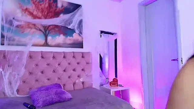 Julianaa Castro  online show from 21, 10, 2025