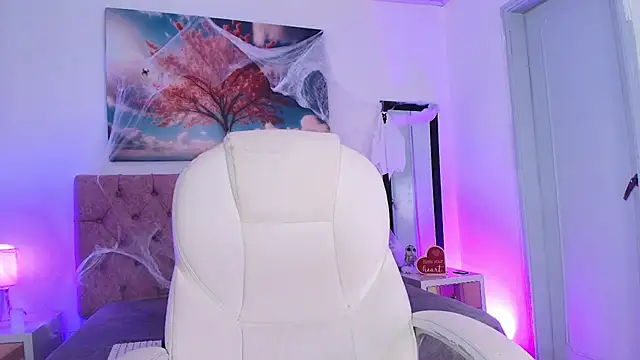 Julianaa Castro  online show from 23, 10, 2025