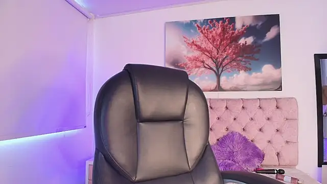 Julianaa Castro  online show from 21, 5, 2026