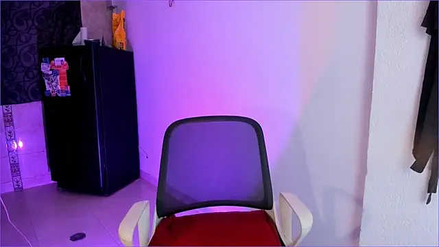 CandyLatinHott online show from 5, 4, 2026