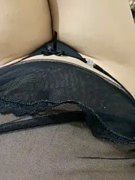 couple shy online show from 21, 10, 2025