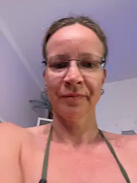 Snapshot of AnnikaRose chatting on 7, 7, 2026 AnnikaRose online show from 7, 7, 2026