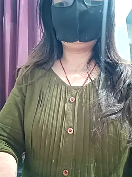 Snapshot of Aishwaryaa_69 chatting on 30, 4, 2026 Aishwaryaa 69 online show from 30, 4, 2026