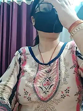 Snapshot of Aishwaryaa_69 chatting on 3, 5, 2026 Aishwaryaa 69 online show from 3, 5, 2026