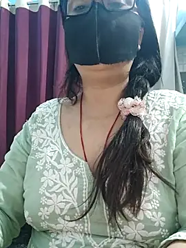Snapshot of Aishwaryaa_69 chatting on 10, 5, 2026 Aishwaryaa 69 online show from 10, 5, 2026