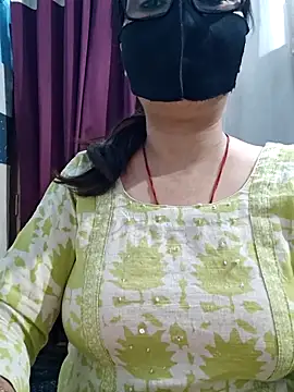 Snapshot of Aishwaryaa_69 chatting on 24, 5, 2026 Aishwaryaa 69 online show from 24, 5, 2026