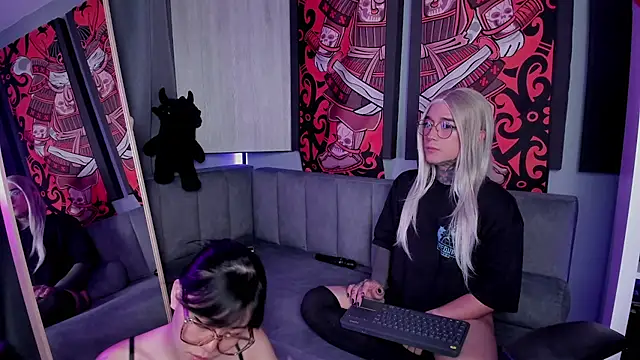 Snapshot of JadeyKhada chatting on 2, 12, 2025 JadeyKhada online show from 2, 12, 2025