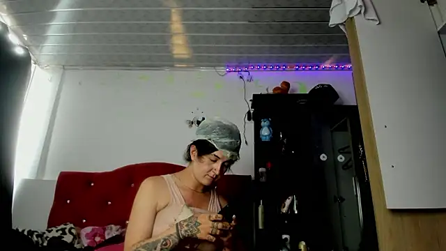 Sweet-Suck69 online show from 27, 11, 2025