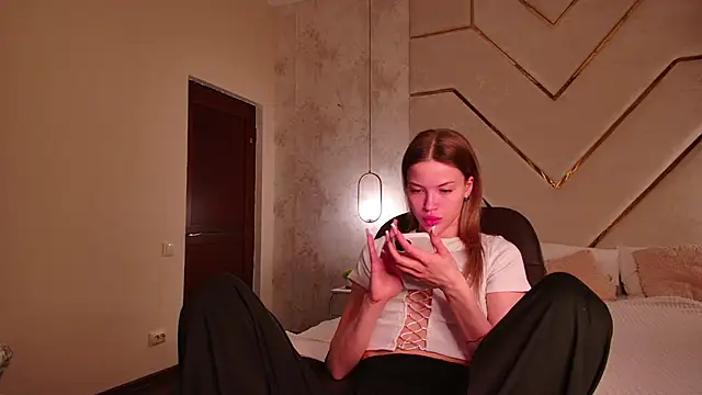 EmmyMills online show from 15, 4, 2026