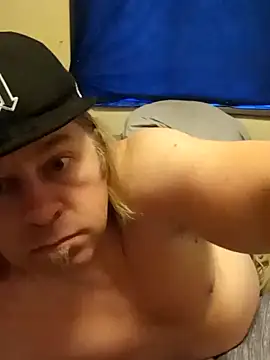 Snapshot of Mic_Oxinner chatting on 19, 12, 2024 Mic Oxinner online show from 19, 12, 2024