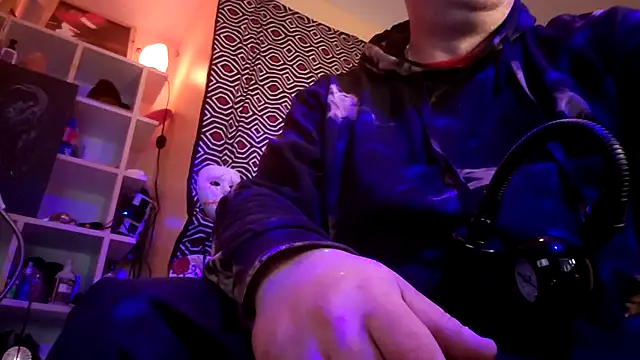 Snapshot of Mic_Oxinner chatting on 2, 10, 2025 Mic Oxinner online show from 2, 10, 2025