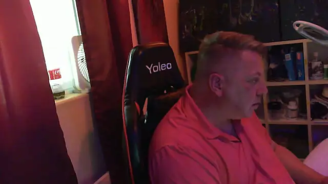 Snapshot of Mic_Oxinner chatting on 4, 10, 2025 Mic Oxinner online show from 4, 10, 2025