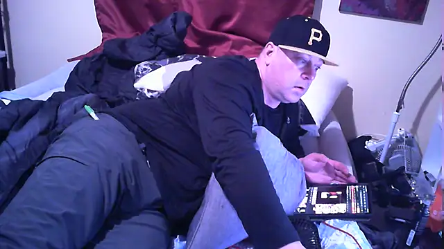 Snapshot of Mic_Oxinner chatting on 9, 10, 2025 Mic Oxinner online show from 9, 10, 2025