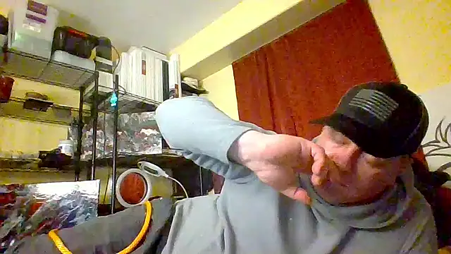 Snapshot of Mic_Oxinner chatting on 29, 10, 2025 Mic Oxinner online show from 29, 10, 2025