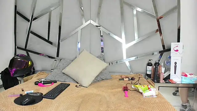 Catherinee69 x online show from 4, 12, 2025