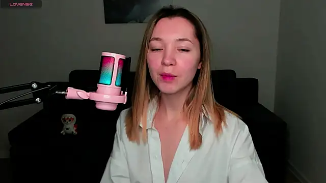 MiaThaine online show from 24, 1, 2025