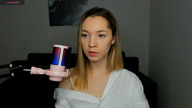 MiaThaine online show from 27, 1, 2025