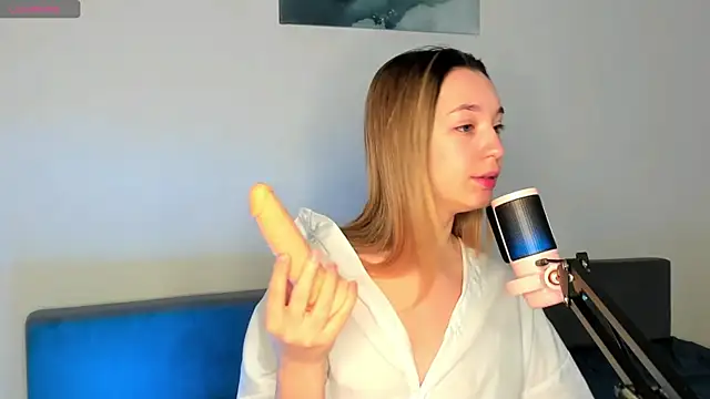 MiaThaine online show from 28, 2, 2025