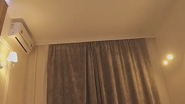 Snapshot of MiaThaine chatting on 5, 2, 2026 MiaThaine online show from 5, 2, 2026