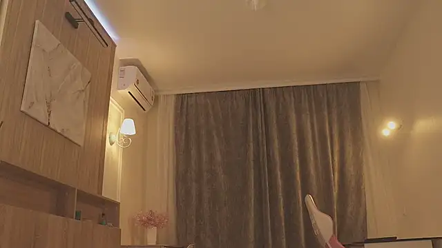 Snapshot of MiaThaine chatting on 27, 2, 2026 MiaThaine online show from 27, 2, 2026