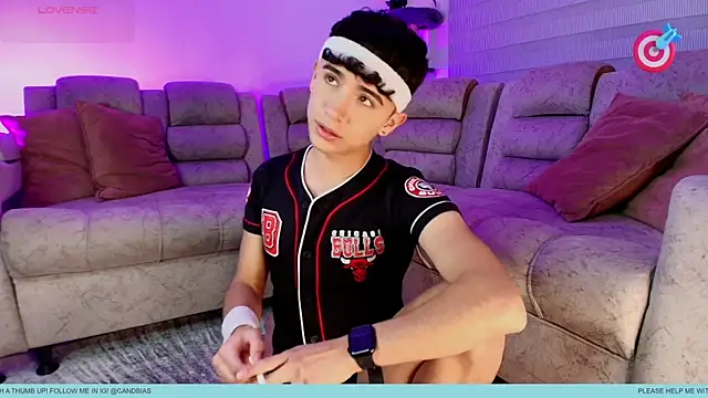 Niico Cruz online show from 6, 11, 2025