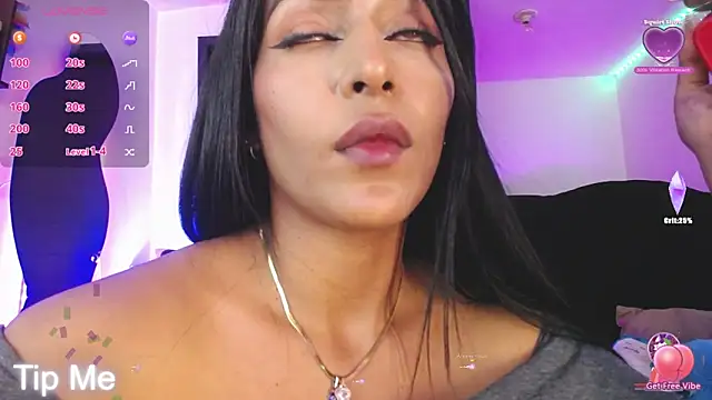 Snapshot of alicee_laurent chatting on 6, 2, 2025 alicee laurent online show from 6, 2, 2025