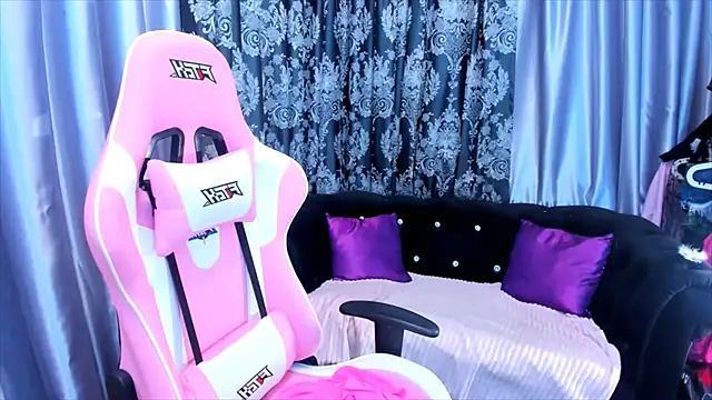 Snapshot of KamilaFoxy chatting on 3, 2, 2026 KamilaFoxy online show from 3, 2, 2026