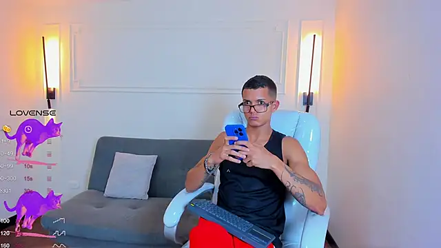 Snapshot of Paradise_boy_s chatting on 5, 2, 2026 Paradise boy s online show from 5, 2, 2026