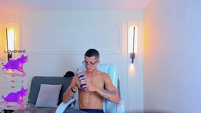 Snapshot of Paradise_boy_s chatting on 6, 2, 2026 Paradise boy s online show from 6, 2, 2026