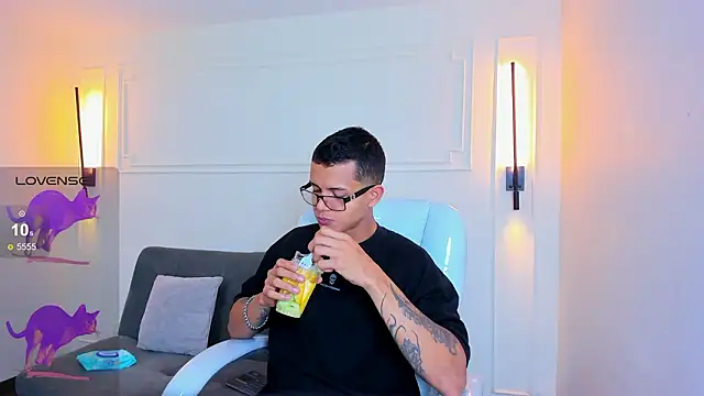 Snapshot of Paradise_boy_s chatting on 14, 2, 2026 Paradise boy s online show from 14, 2, 2026