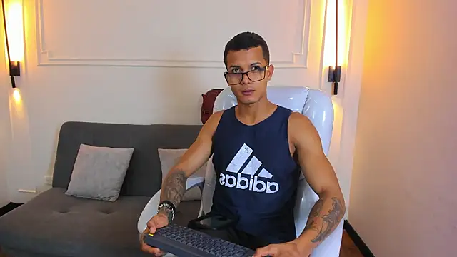 Snapshot of Paradise_boy_s chatting on 18, 2, 2026 Paradise boy s online show from 18, 2, 2026