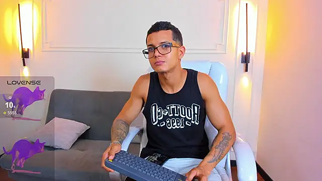 Snapshot of Paradise_boy_s chatting on 3, 3, 2026 Paradise boy s online show from 3, 3, 2026