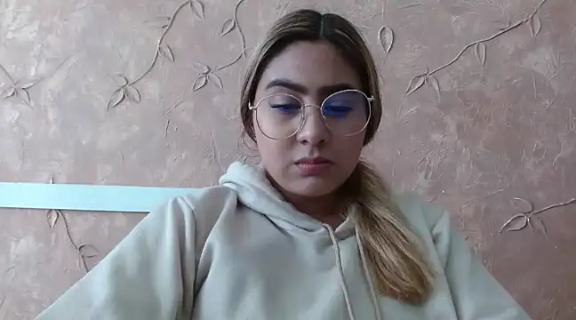 Miabonnett  online show from 13, 2, 2025