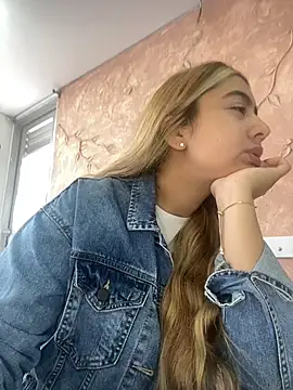 Miabonnett  online show from 5, 11, 2025