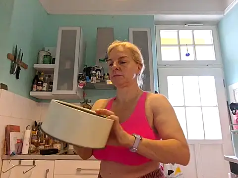 Snapshot of FrauleinSchmitt chatting on 17, 10, 2025 FrauleinSchmitt online show from 17, 10, 2025