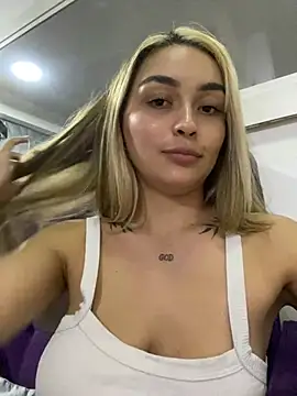 Snapshot of emma_oxford chatting on 4, 2, 2025 emma oxford online show from 4, 2, 2025