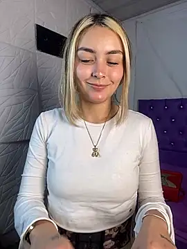 Snapshot of emma_oxford chatting on 24, 2, 2025 emma oxford online show from 24, 2, 2025