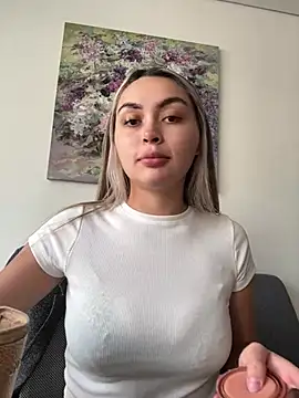 Snapshot of emma_oxford chatting on 24, 4, 2026 emma oxford online show from 24, 4, 2026