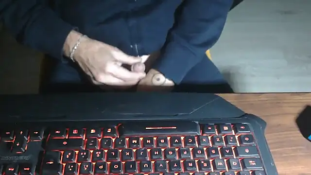 Snapshot of Adri_gard chatting on 7, 11, 2025 Adri gard online show from 7, 11, 2025