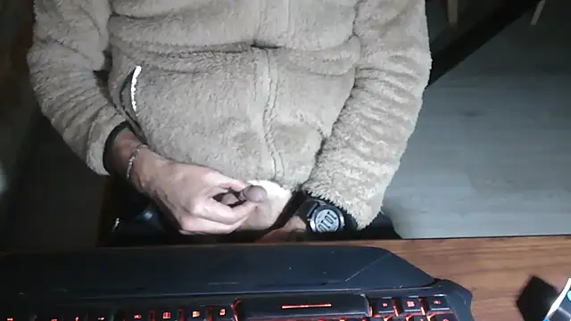 Snapshot of Adri_gard chatting on 2, 12, 2025 Adri gard online show from 2, 12, 2025