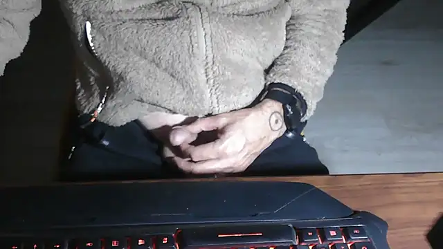 Snapshot of Adri_gard chatting on 4, 12, 2025 Adri gard online show from 4, 12, 2025