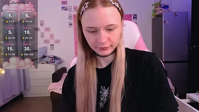 Snapshot of Milia_Parker chatting on 5, 12, 2025 Milia Parker online show from 5, 12, 2025