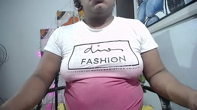 Snapshot of tsbigcock10incock chatting on 26, 4, 2026 tsbigcock10incock online show from 26, 4, 2026